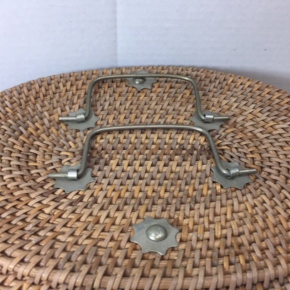 VTG Woven Wicker Tea Picnic Basket Hinged Padded Fish Clasp Double Handles - Picture 3 of 16
